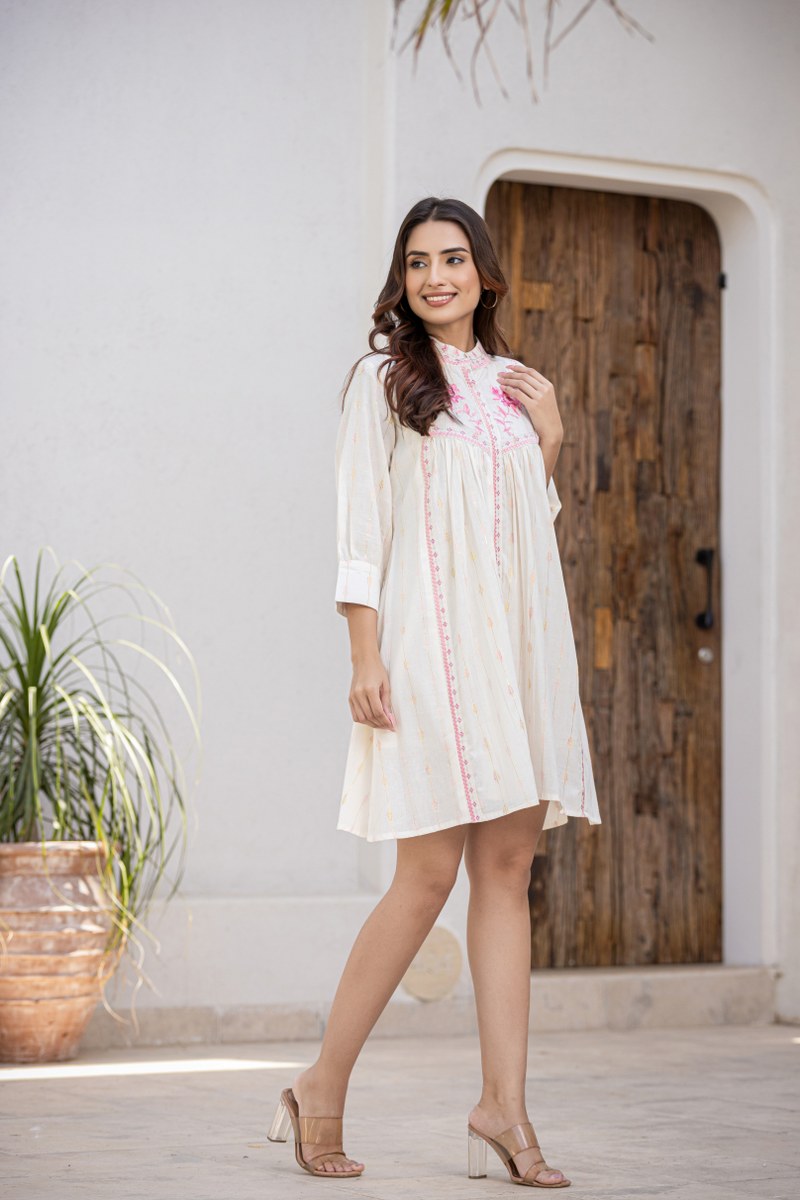 WOMEN'S PINK COTTON SHORT DRESS WITH SOOTHING COLOURS