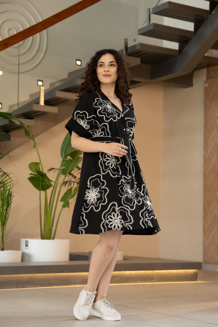 BLACK FLORAL EMBROIDERED SHIRT DRESS WITH TIE-UP BELT