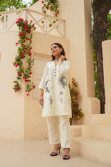 OFF-WHITE COTTON STRAIGHT KURTA WITH MINIMALIST FLORAL PRINT