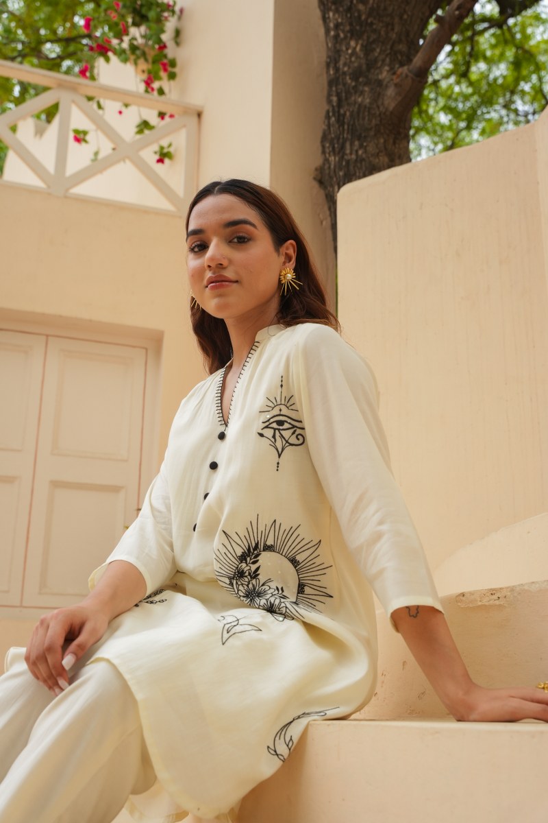 OFF-WHITE COTTON STRAIGHT KURTA WITH MINIMALIST FLORAL PRINT