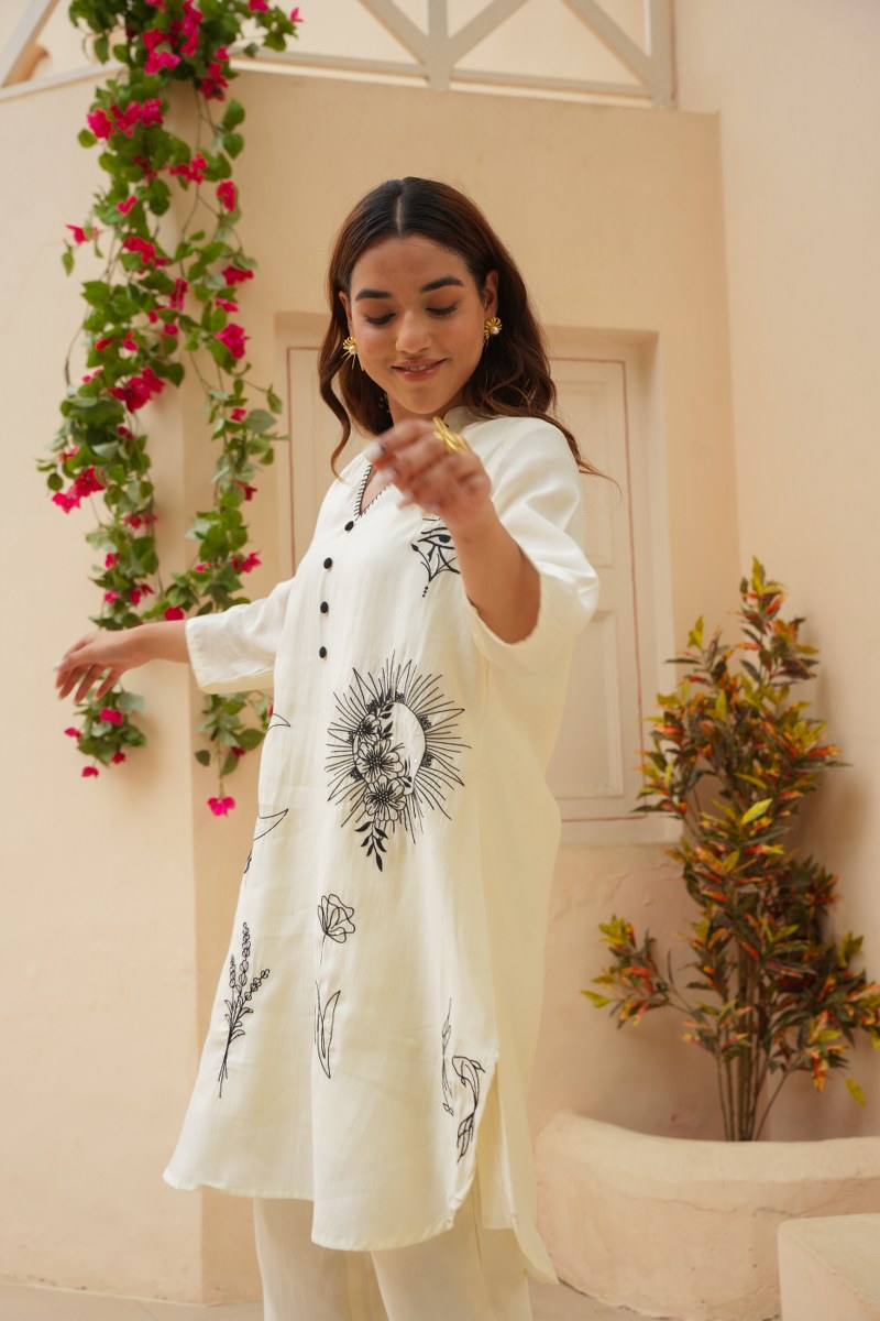 OFF-WHITE COTTON STRAIGHT KURTA WITH MINIMALIST FLORAL PRINT