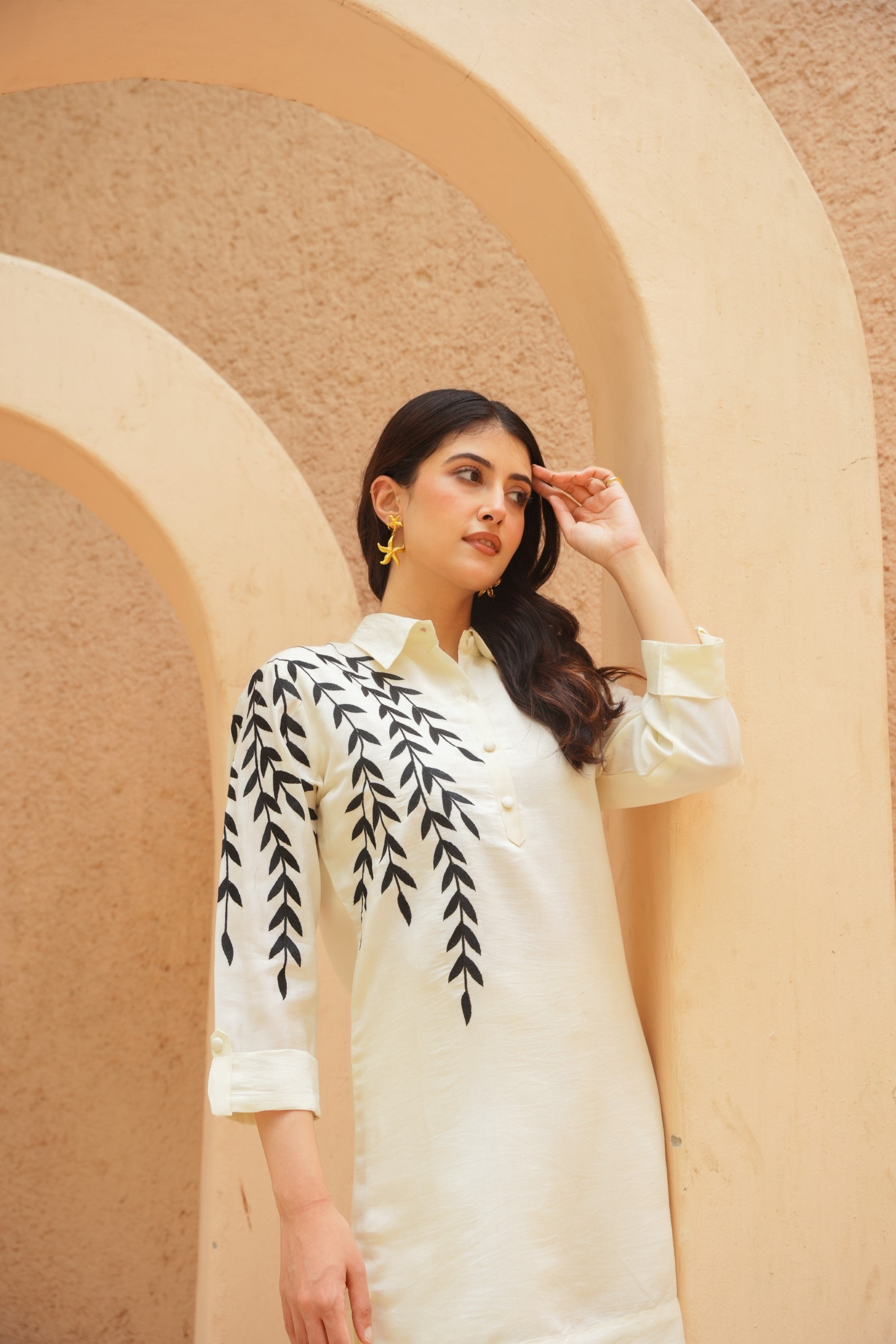 MINIMALIST EMBROIDERED STRAIGHT KURTA WITH COLLARED NECK & LEAF DETAILING