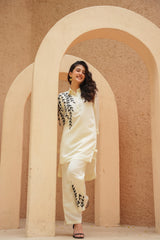 MINIMALIST EMBROIDERED STRAIGHT KURTA WITH COLLARED NECK & LEAF DETAILING