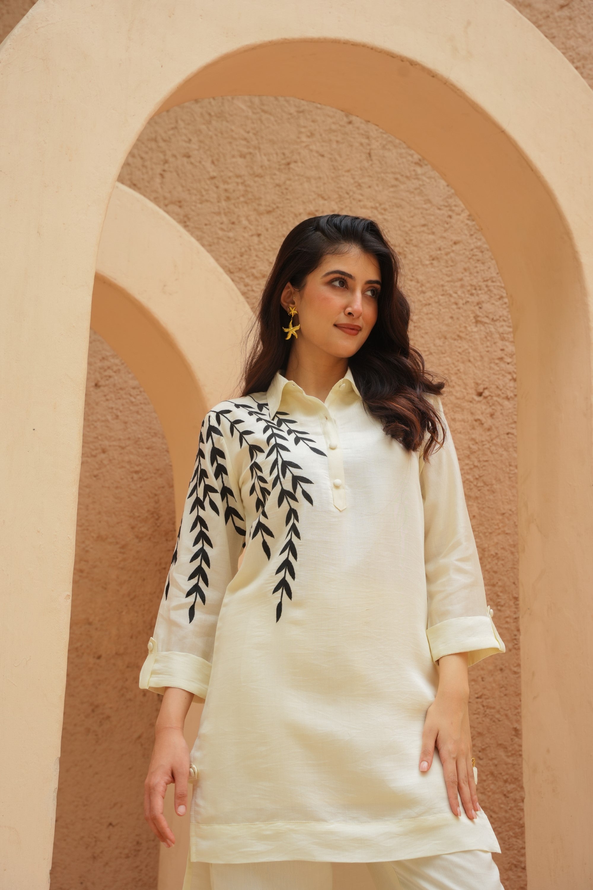 MINIMALIST EMBROIDERED STRAIGHT KURTA WITH COLLARED NECK & LEAF DETAILING